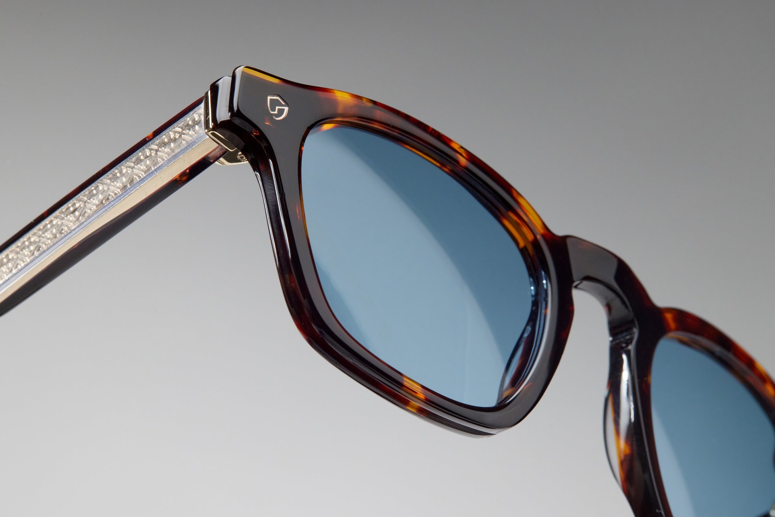 CHAPTER S - TORTOISE /  LIGHT BLUE