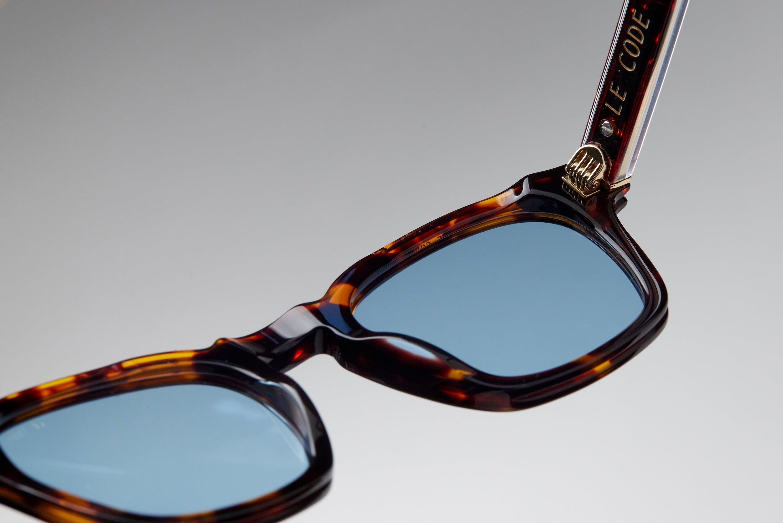 CHAPTER S - TORTOISE /  LIGHT BLUE