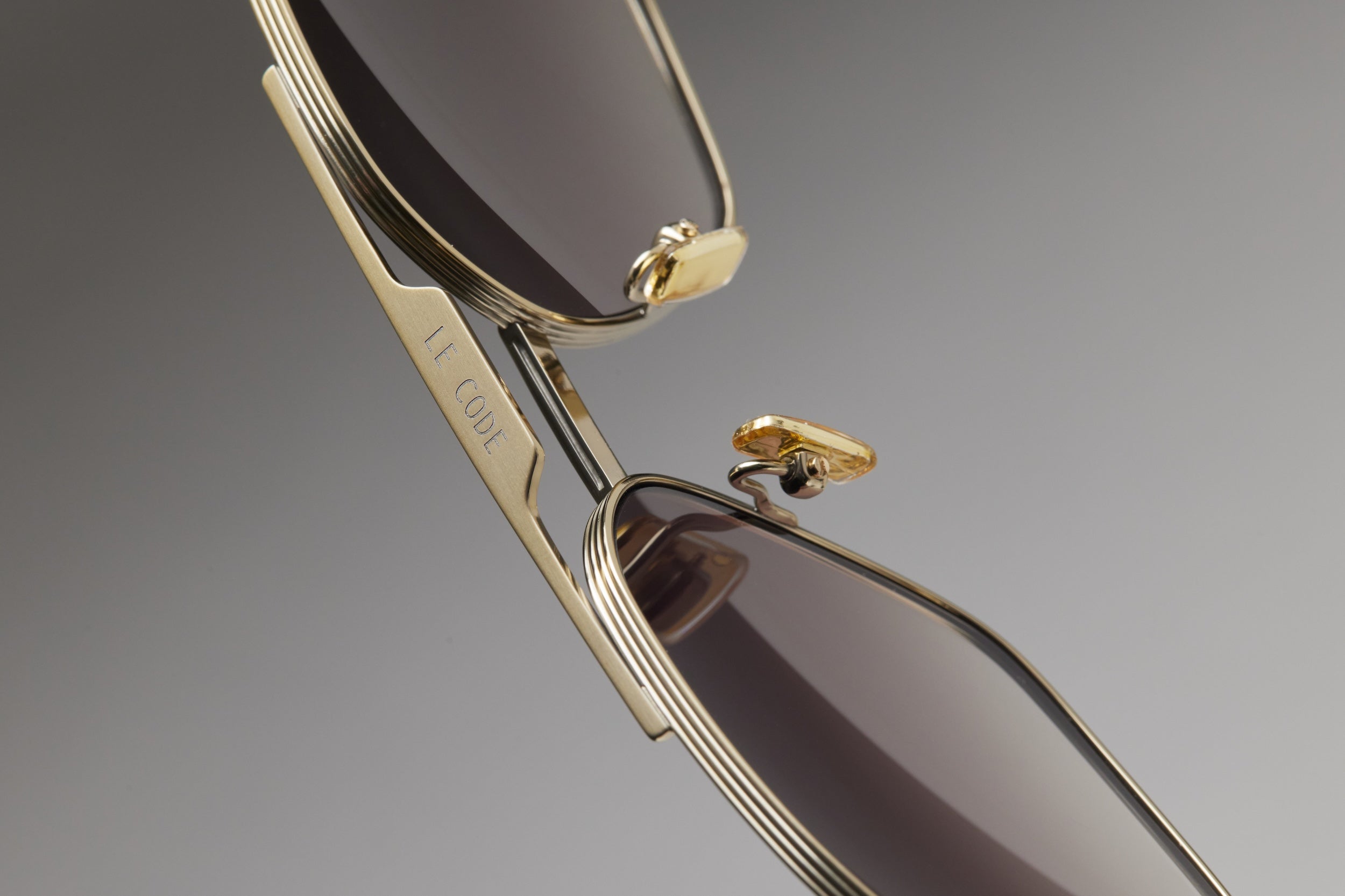 COACH - SHINY BRONZE / GRADIENT BROWN