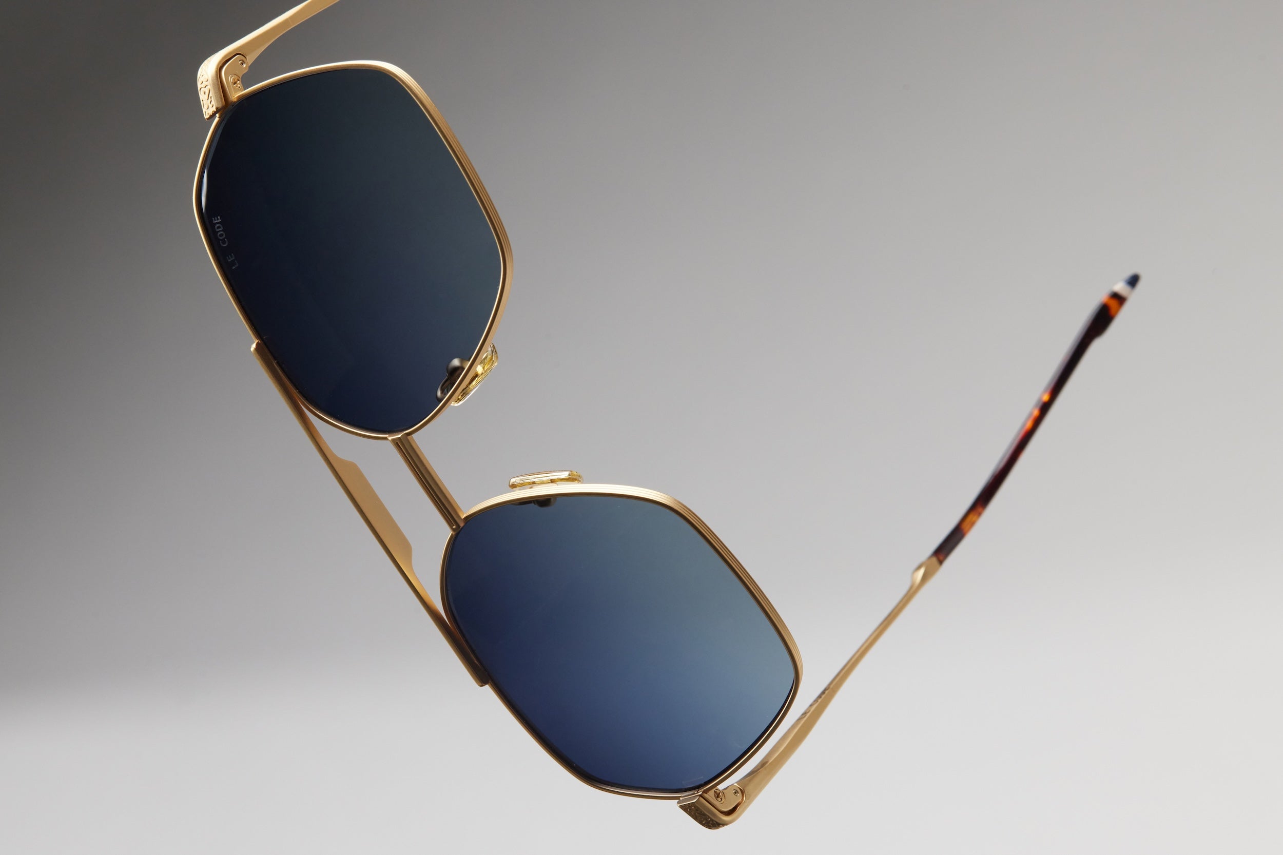 COACH - MATT GOLD / DARK BLUE GRADIENT