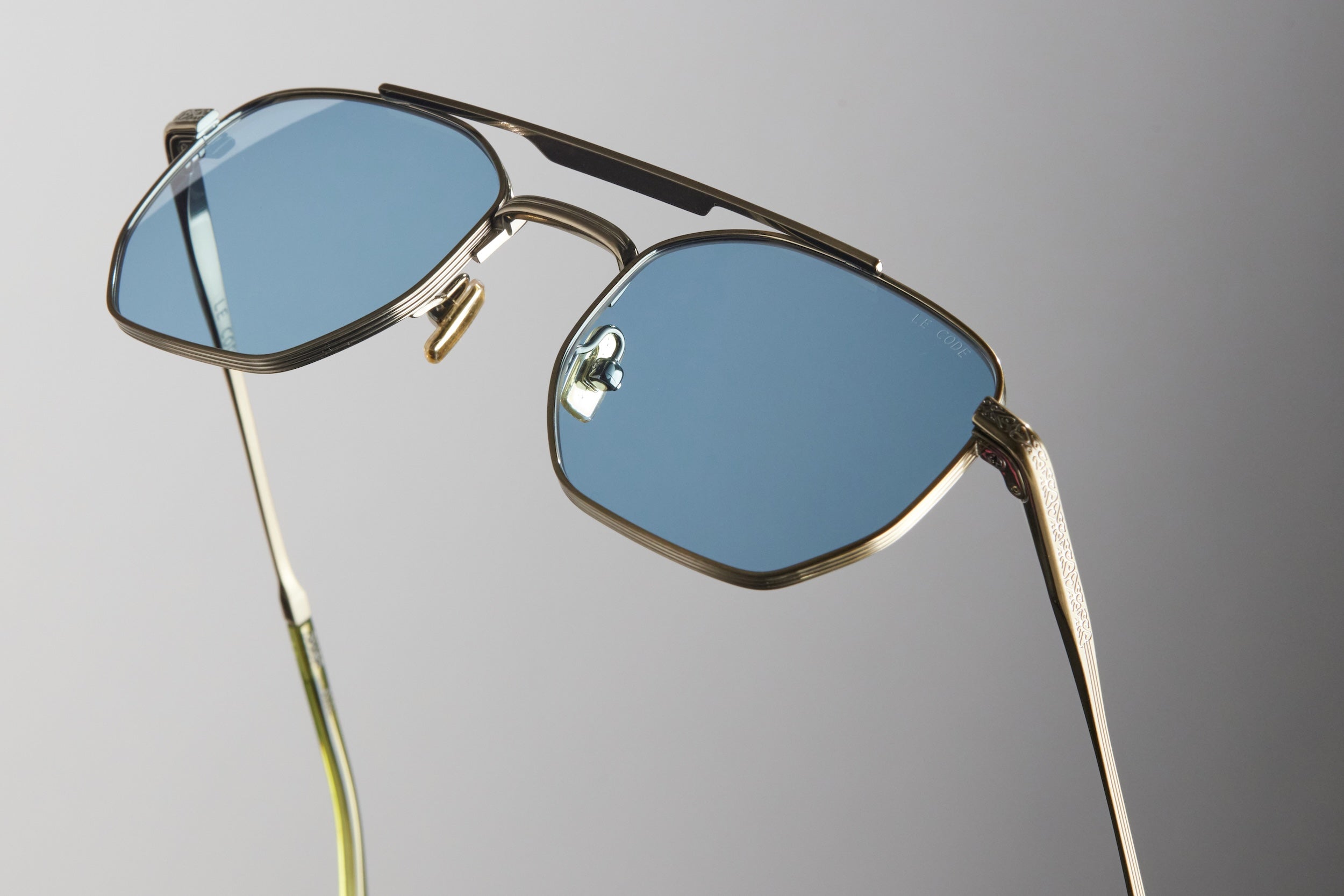 DUST - SHINY BRONZE / LIGHT BLUE