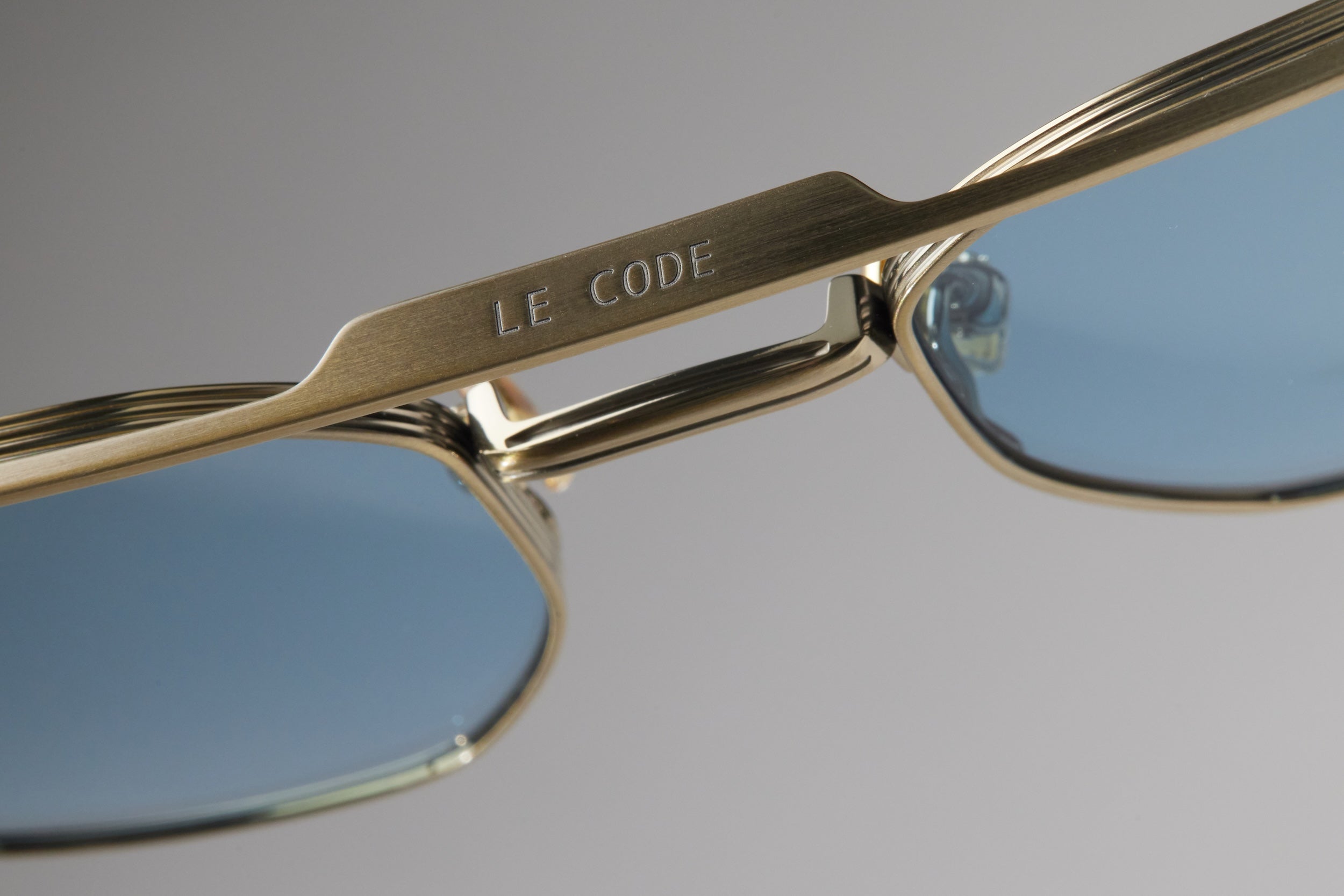 DUST - SHINY BRONZE / LIGHT BLUE