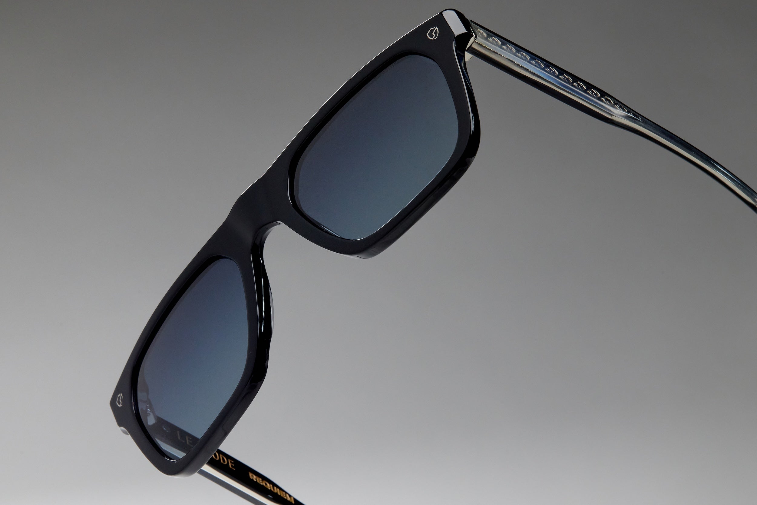 REQUIEM - BLACK / GRADIENT DARK BLUE