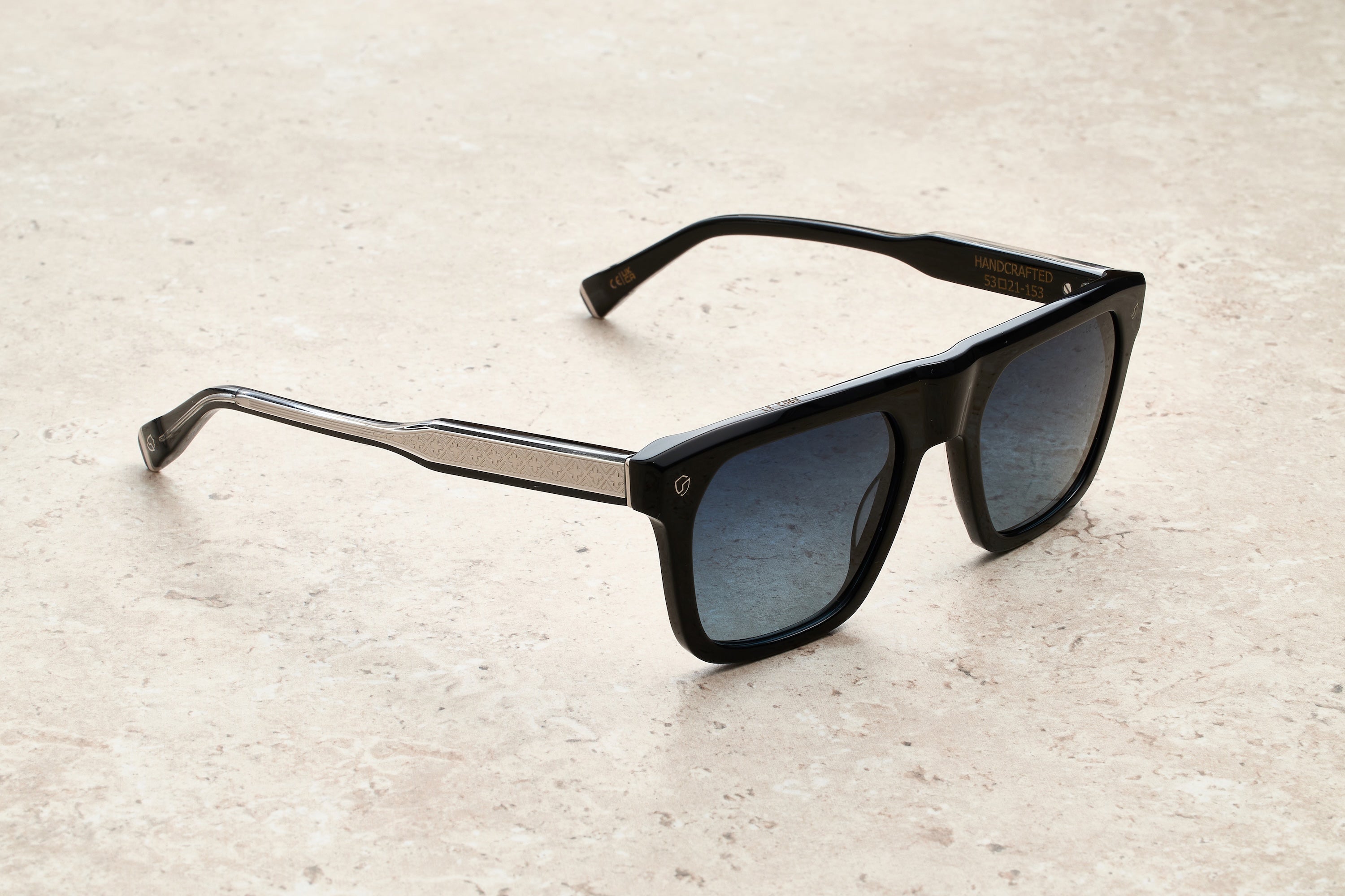 REQUIEM - BLACK / GRADIENT DARK BLUE
