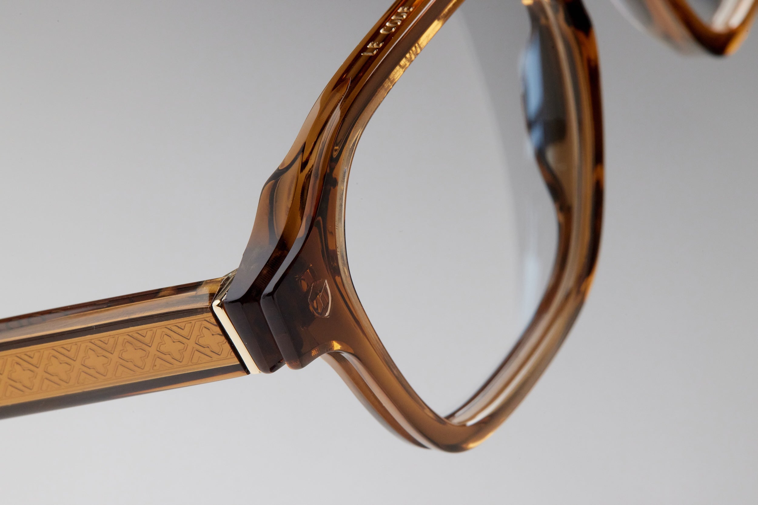 THEORY - CLEAR BROWN